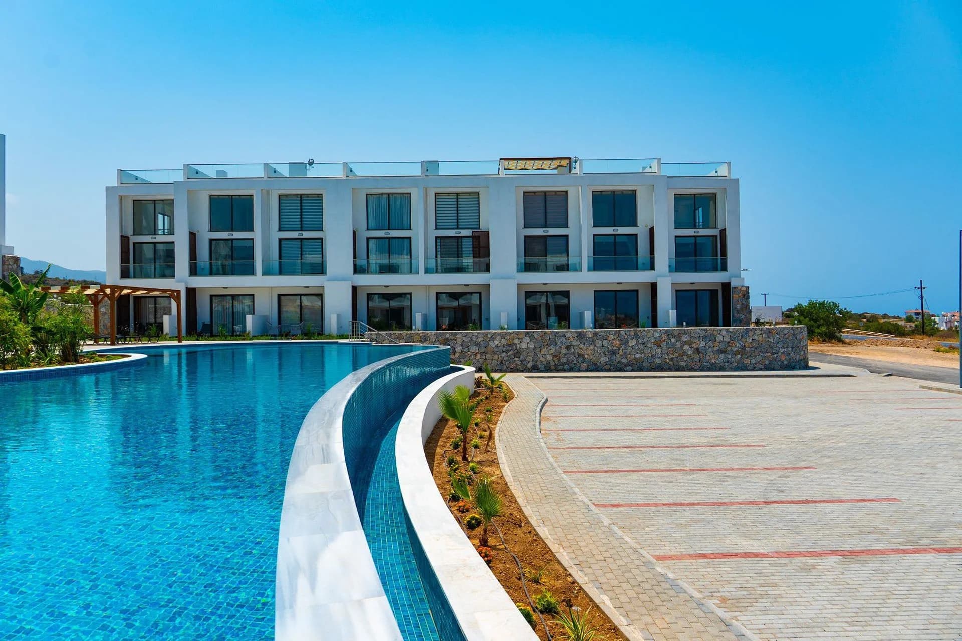 evergreen-3-exterior-14